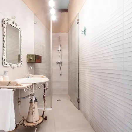 Unique Stylish House In Beautiful Graca *